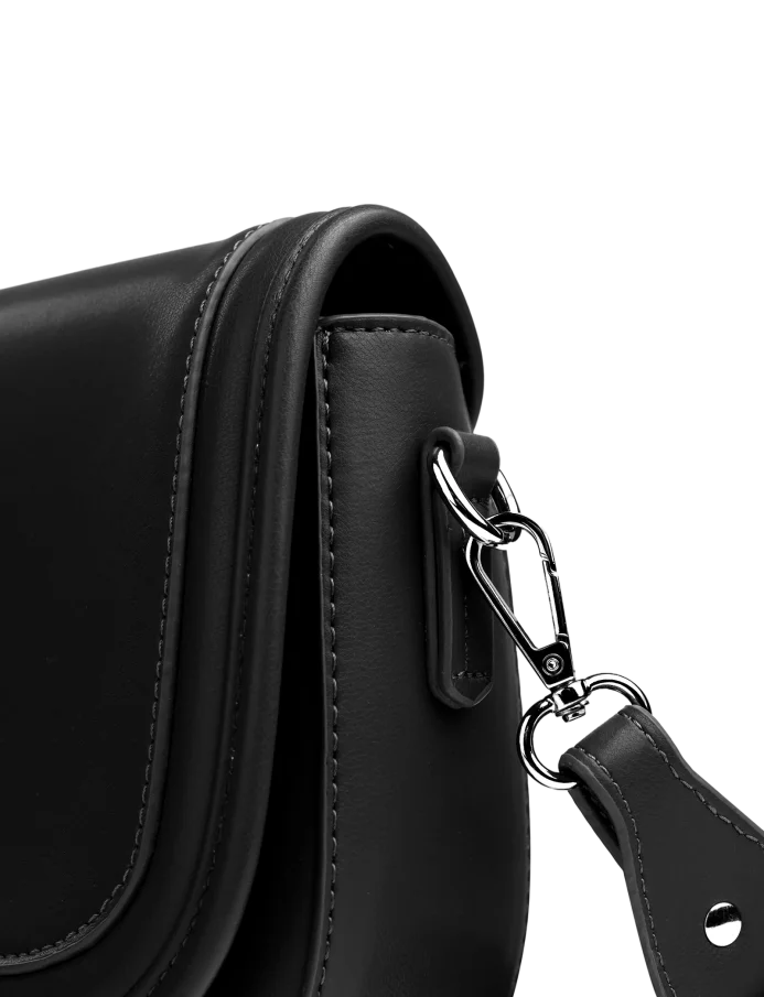 Labela Black