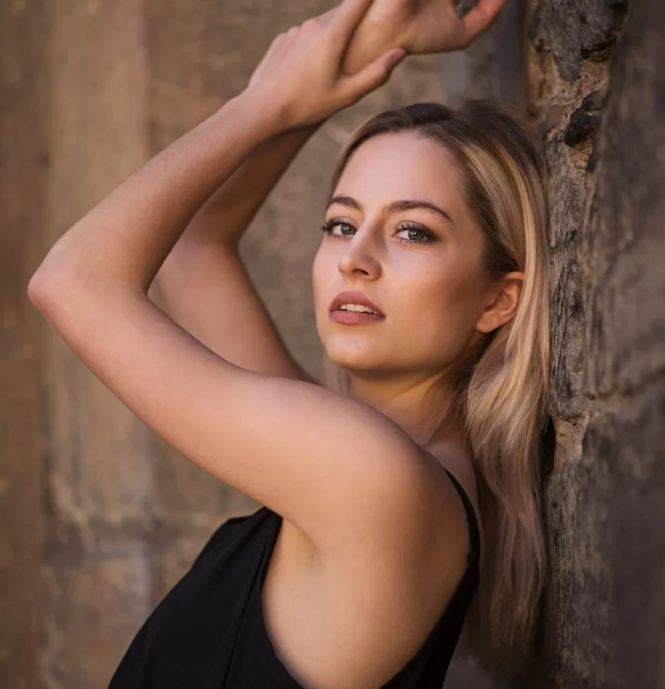 Lucie Koutníková, énekesnő, modell és leendő ūgyvéd.